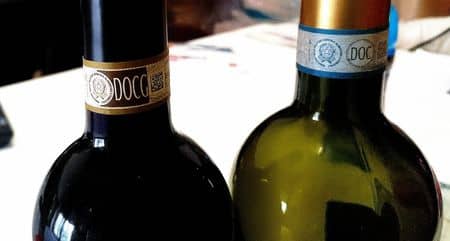 Bottiglie DOC e DOCG per scheda di degustazione vino